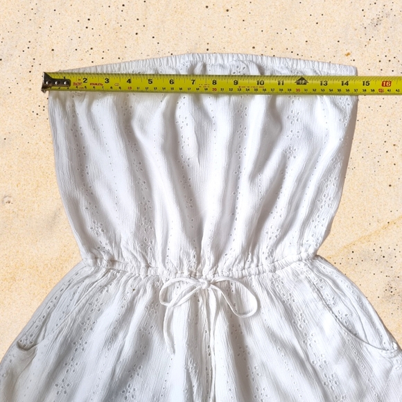 🌟3/$40 Sale!Mix & Match🌟Hollister White Eyelet Strapless Romper - Picture 3 of 12